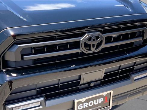 Used 2025 Toyota 4Runner SR5 AWD/4WD image 29