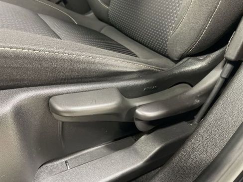 Used 2023 GMC Acadia SLE image 12