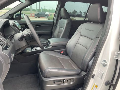 Used 2025 Honda Passport Black Edition image 13