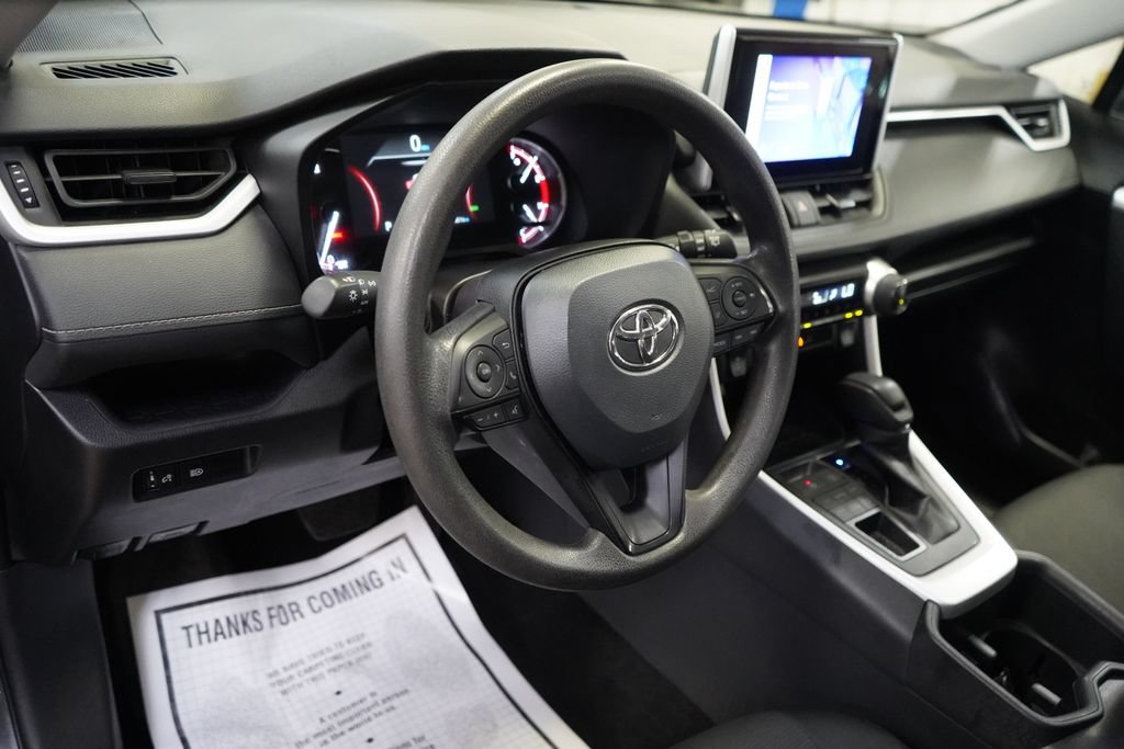 Used 2025 Toyota RAV4 XLE AWD/4WD image 17