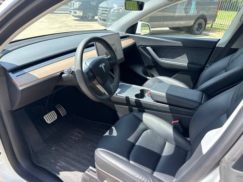 Used 2022 Tesla Model Y Performance AWD/4WD image 9