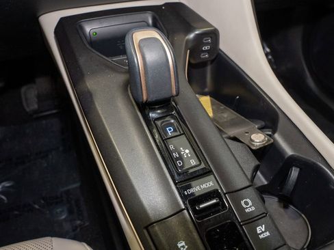 Used 2023 Toyota Crown Limited image 18