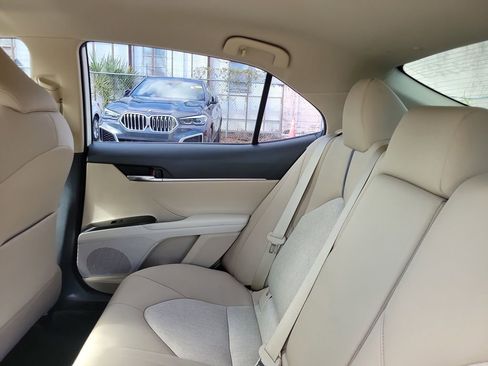 Used 2021 Toyota Camry LE image 9