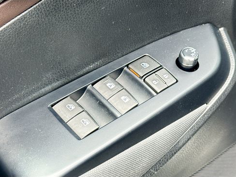 Used 2019 Toyota Highlander LE AWD/4WD image 8