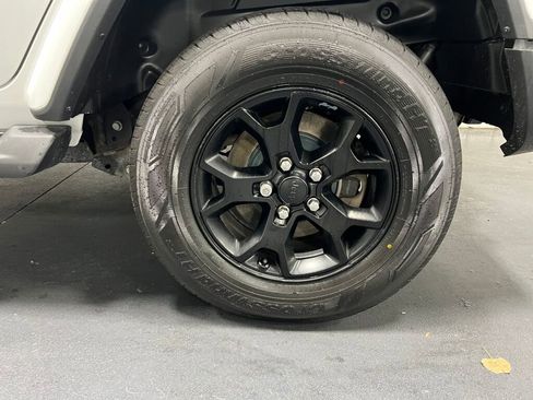 Used 2021 Jeep Wrangler Unlimited Sahara w/ Uconnect 4C Nav & Sound Group image 15