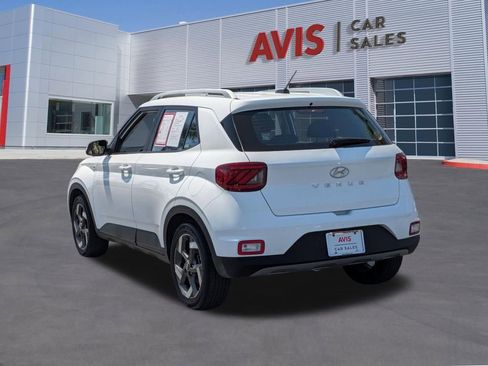 Used 2025 Hyundai Venue SEL FWD image 9