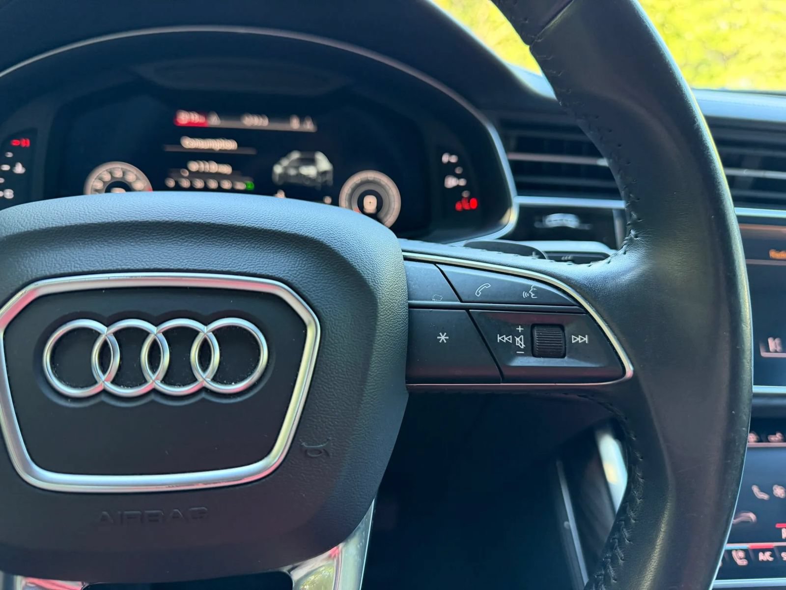 Used 2019 Audi Q8 Prestige AWD/4WD image 24