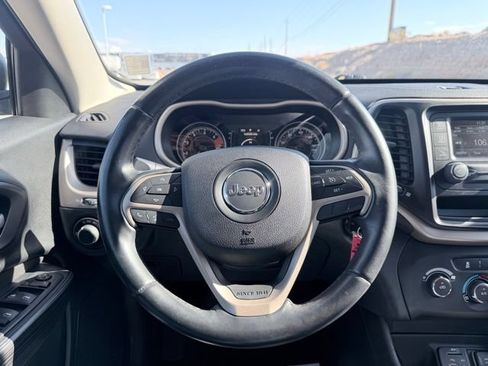 Used 2016 Jeep Cherokee Sport FWD image 9