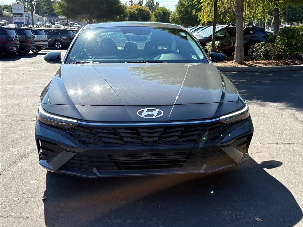 Certified 2025 Hyundai Elantra Sport FWD image 2