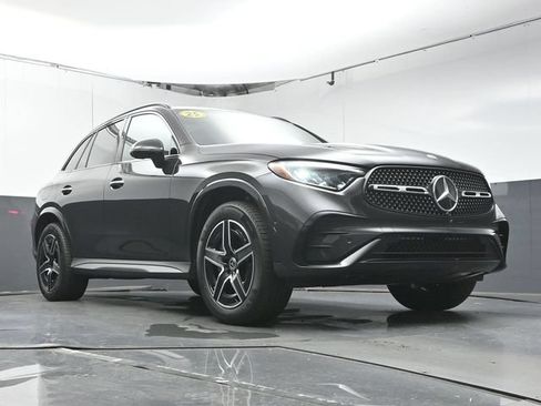 Used 2025 Mercedes-Benz GLC 300 w/ AMG Line image 35