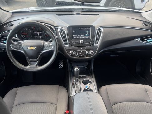 Used 2017 Chevrolet Malibu LT FWD image 23