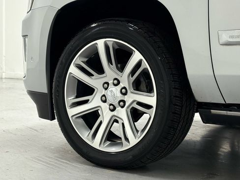 Used 2018 Cadillac Escalade Premium Luxury RWD image 37