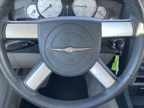 Used 2005 Chrysler 300 Touring image 10
