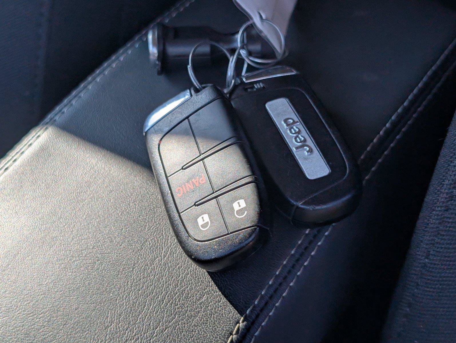 Used 2023 Jeep Renegade Latitude AWD/4WD image 15