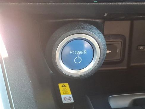 Used 2021 Toyota Venza LE image 17