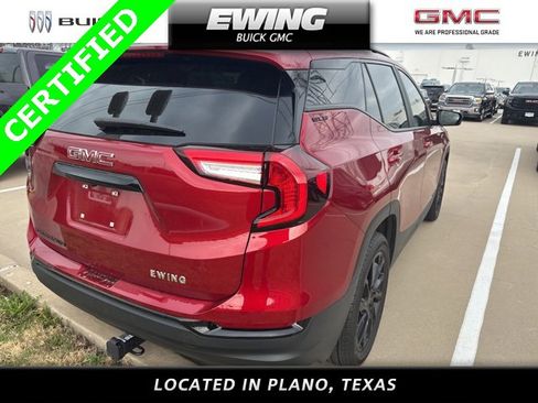 Used 2024 GMC Terrain SLE w/ Driver Convenience Package image 3