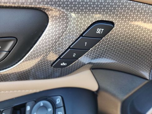 Used 2023 Chevrolet Traverse Premier image 22