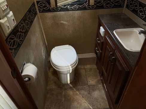 Used 2013 Ford E-450 and Econoline 450 Super Duty w/ Motorhome Prep Pkg image 88