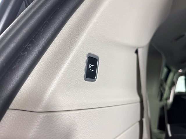Used 2023 Chrysler Pacifica Limited AWD/4WD image 43