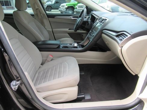 Used 2020 Ford Fusion SE FWD image 10
