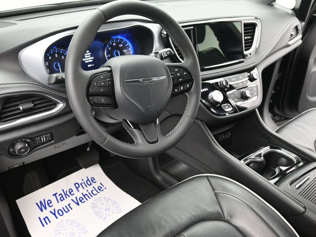 Used 2025 Chrysler Pacifica Limited FWD image 15