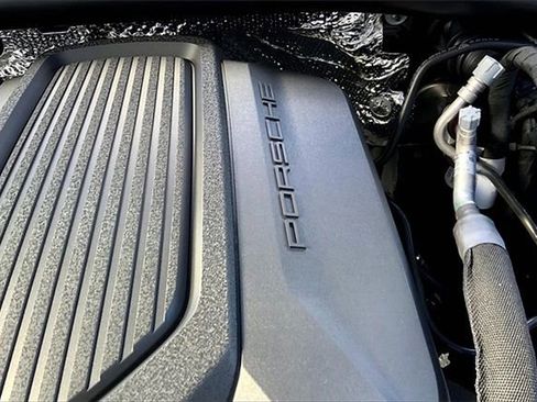 Certified 2026 Porsche Macan AWD/4WD image 40