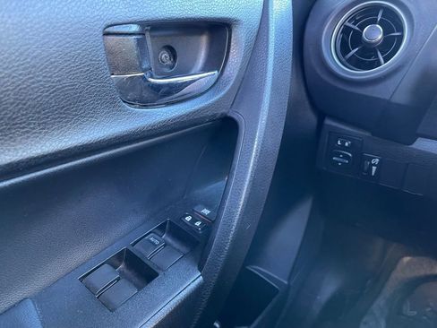 Used 2018 Toyota Corolla XSE image 12