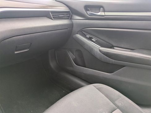 Used 2023 Nissan Altima 2.5 SV image 14