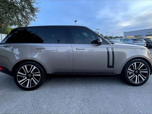 Used 2023 Land Rover Range Rover SE image 4