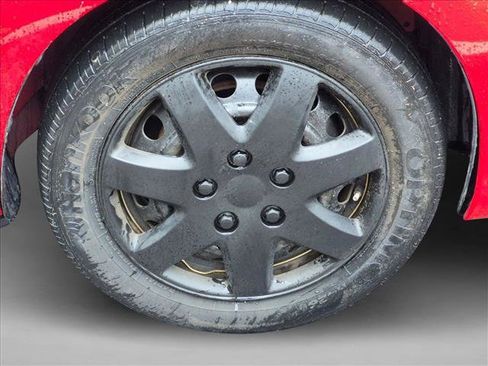 Used 2014 Toyota Yaris L FWD image 15
