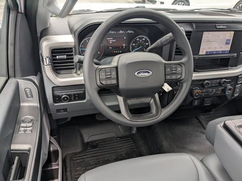 Used 2025 Ford F550 4x4 Regular Cab Super Duty image 14