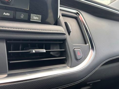 Used 2022 GMC Yukon XL SLT w/ SLT Premium Package image 31