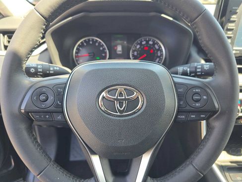 Used 2022 Toyota RAV4 XLE Premium image 45