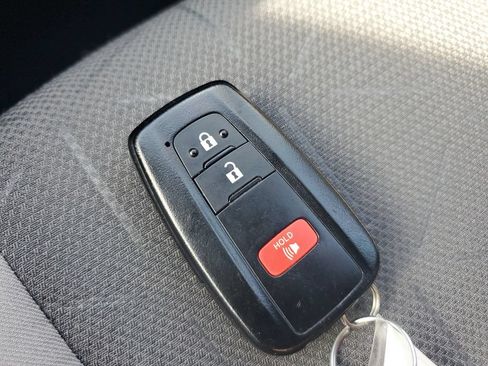 Used 2022 Toyota RAV4 XLE FWD image 26