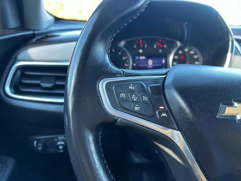 Used 2022 Chevrolet Equinox LT w/ Driver Convenience Package image 8