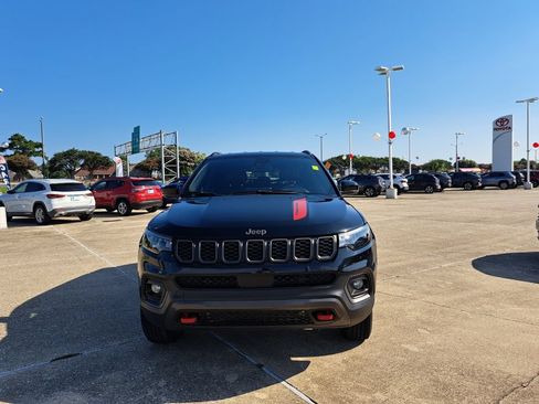 Used 2024 Jeep Compass Trailhawk AWD/4WD image 2