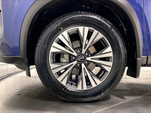 Used 2023 Nissan Rogue SV image 9