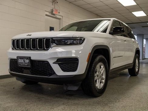 Certified 2023 Jeep Grand Cherokee Laredo w/ Luxury Tech Group I image 19