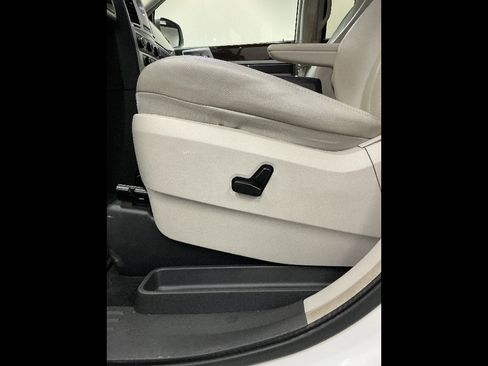 Used 2010 Chrysler Town & Country Touring Plus image 9