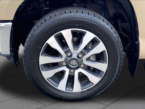 Used 2019 Toyota Tundra Limited w/ Limited Premium Package AWD/4WD image 11