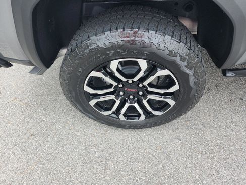 Certified 2025 GMC Canyon AT4 w/ Nightfall Edition AWD/4WD image 6