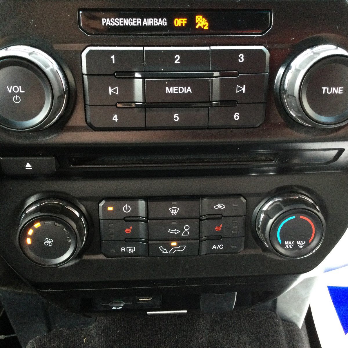 Used 2015 Ford F150 XLT w/ Equipment Group 302A Luxury AWD/4WD image 19