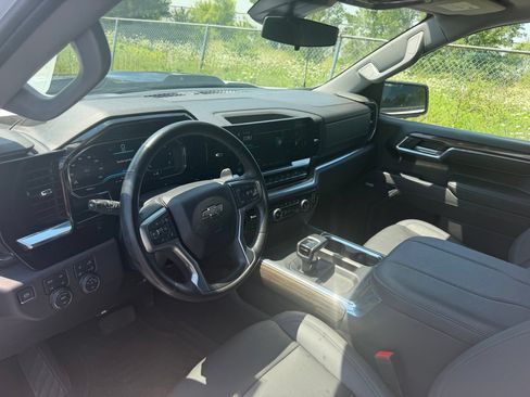 Used 2023 Chevrolet Silverado 1500 LT Trail Boss w/ LT Trail Boss Premium Package AWD/4WD image 11