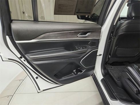 Used 2021 Jeep Grand Cherokee L Limited image 32