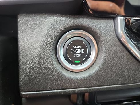 Used 2024 Chevrolet Colorado W/T RWD image 16