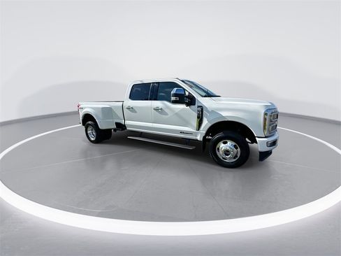 Used 2024 Ford F350 Platinum image 2