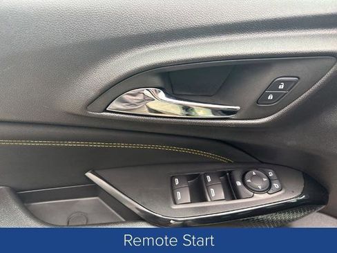 Used 2025 Chevrolet Trax ACTIV w/ Sunroof Package FWD image 11