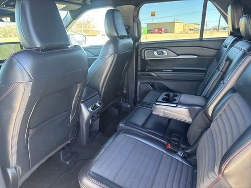 Used 2025 Ford Explorer ST-Line w/ ST-Line Street Pack image 21