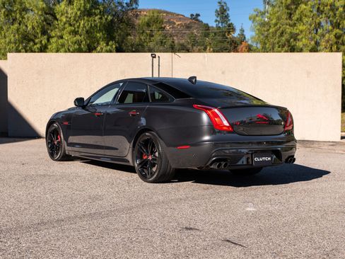 Used 2017 Jaguar XJ R RWD image 7