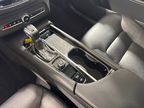 Used 2022 Volvo XC90 T5 Momentum w/ Advanced Package image 14